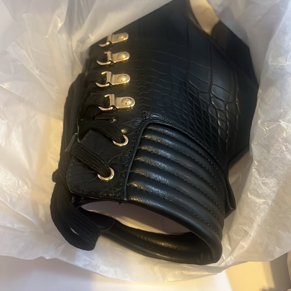 New In Box Shandee Black Lace Up Bootie, 5.5 - Picture 7 of 7